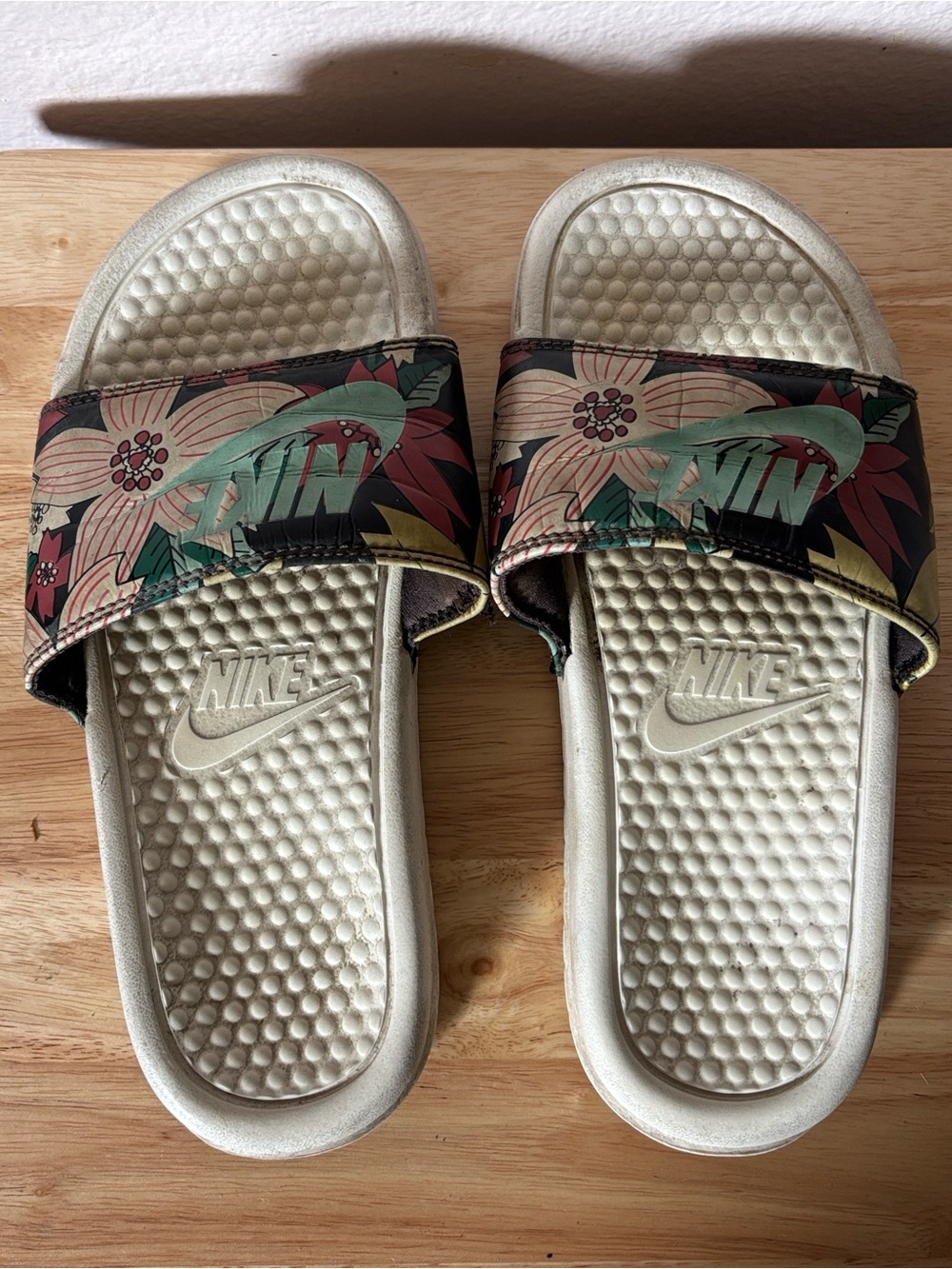 Nike Women's Benassi JDI Print Floral Slides Tropical Sandals
